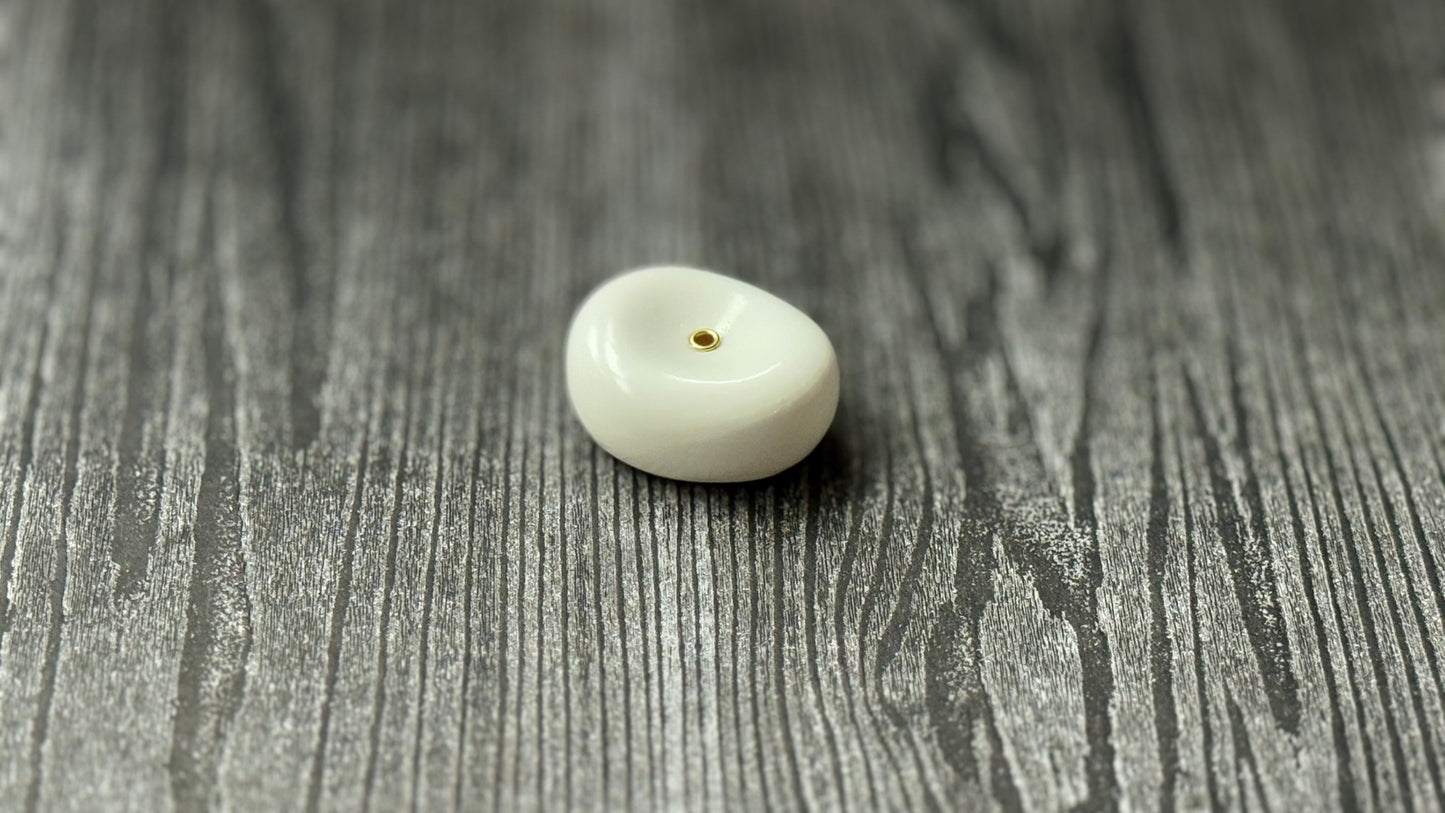 White Pebble Holder