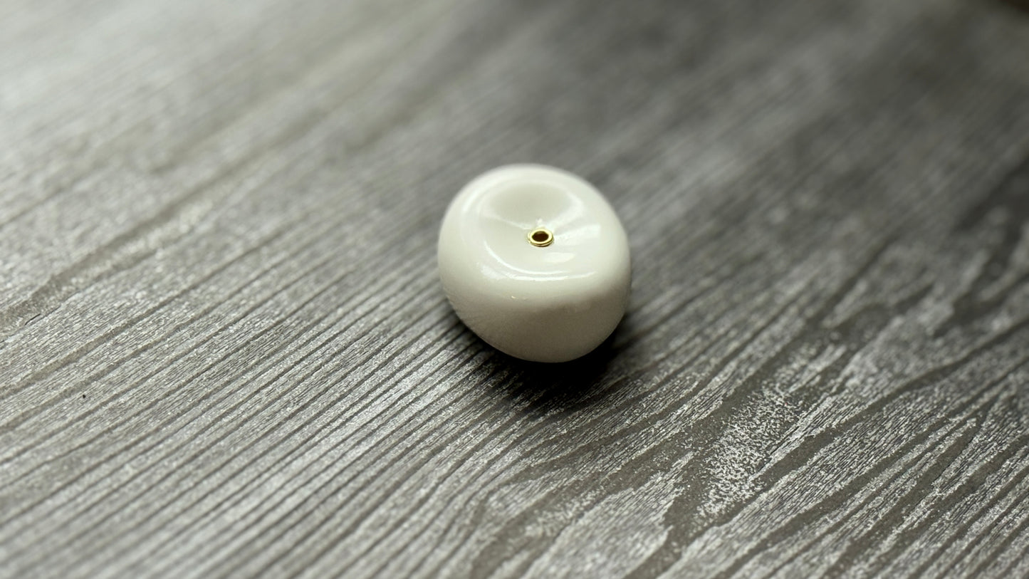 White Pebble Holder