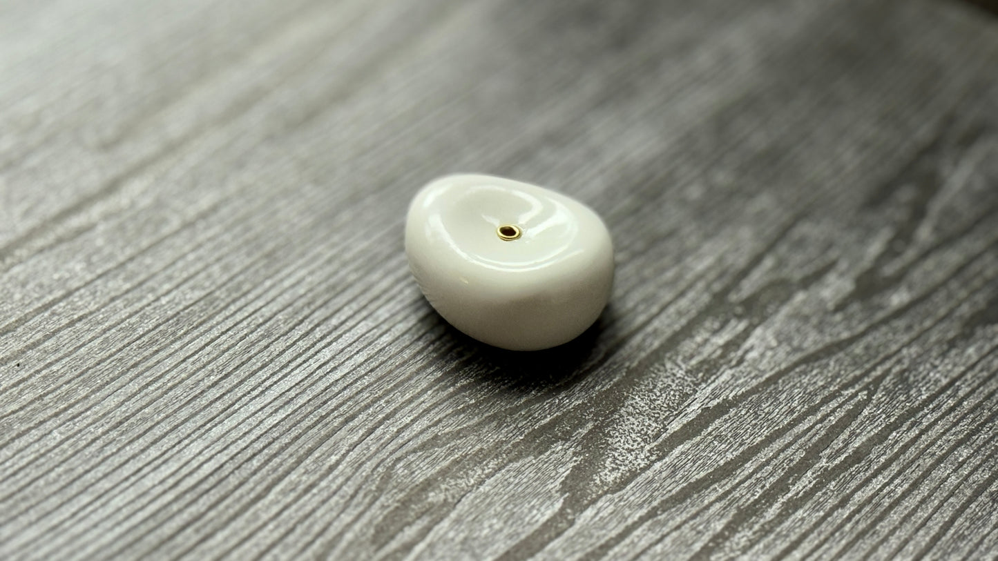 White Pebble Holder