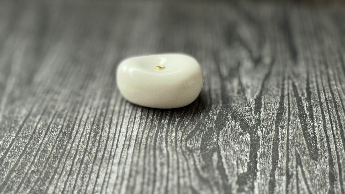 White Pebble Holder