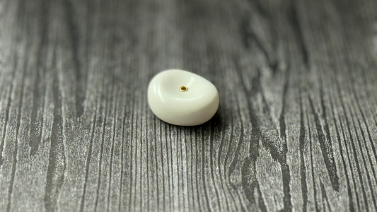 White Pebble Holder